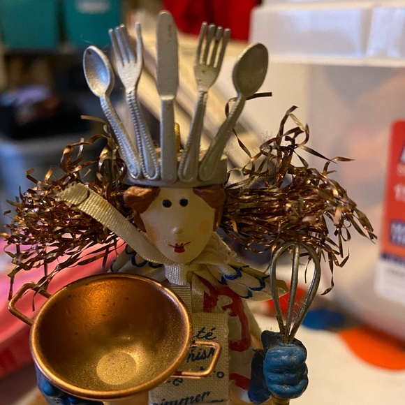 Hallmark 2004 Queen of Cuisine Wire Hair ornament 5.5” Used - Picture 2 of 6